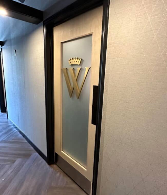 Custom dimensional letters